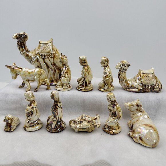 Vintage 13 pc Manger Nativity Set Gold Ceramic Figurines Wood Straw Christmas - Picture 7 of 16